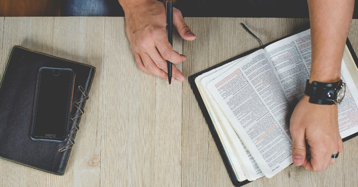 How to Stop Getting Distracted During Prayer and Bible Study