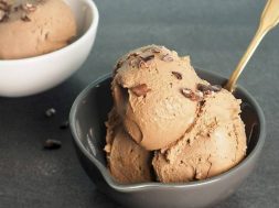 chocolate-fudge-ice-cream-2.jpg