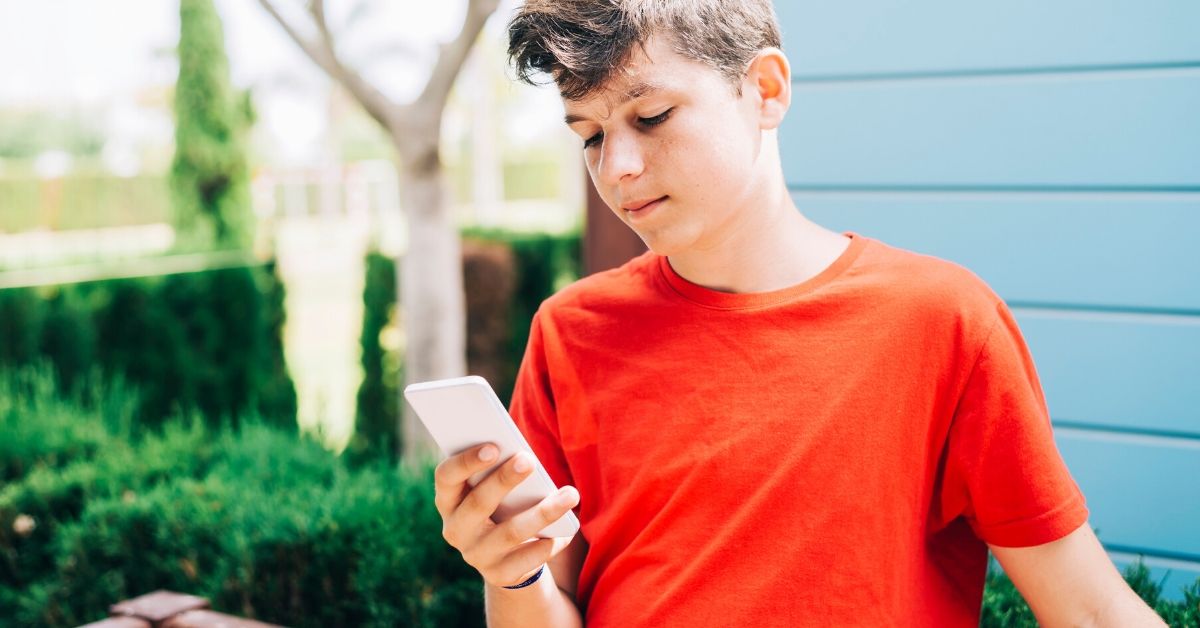 Make Sure Your Teens are Using Social Media Well in Isolation: Expert Tips