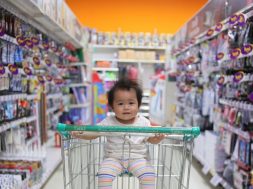 child-supermarket-jomjakkapat-parrueng-unsplash.jpg