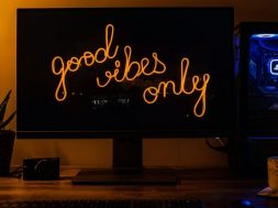 Good-Vibes-Only-sign-by-Andy-Holmes-Unsplash.jpg