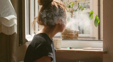 Young-woman-smoking-by-Tobias-Tiullus-on-Unsplash.jpg