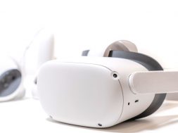 VR-headset-by-Vinicius-Armano-on-Unsplash.jpg