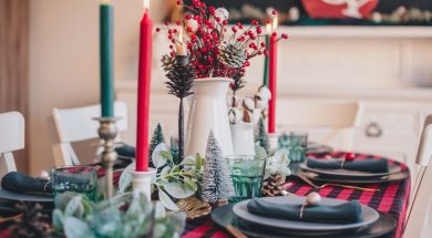 Christmas-dinner-table-by-Libby-Penner-Unsplash.jpg