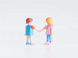 Plastic-Figurines-shaking-hands.jpg