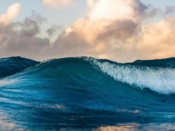 Pray-Australia-ocean-wave-by-Silas-Baisch-unsplash.jpg